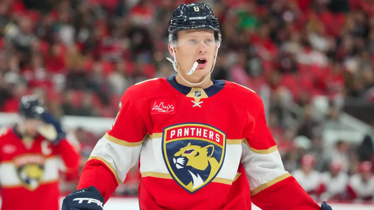 Panthers' Brady Tkachuk eggs on booing crowd, scores in return to Ottawa