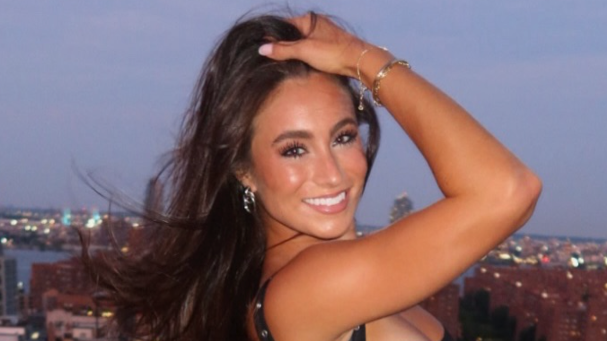 Cowboys Cheerleader Dating NFL Star Grabs Attention With All-Black Outfit