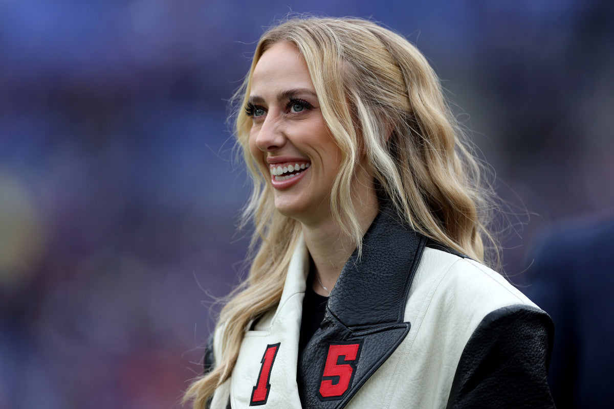 Patrick Mahomes' Wife Sizzles In All-Red Gym Outfit Photo