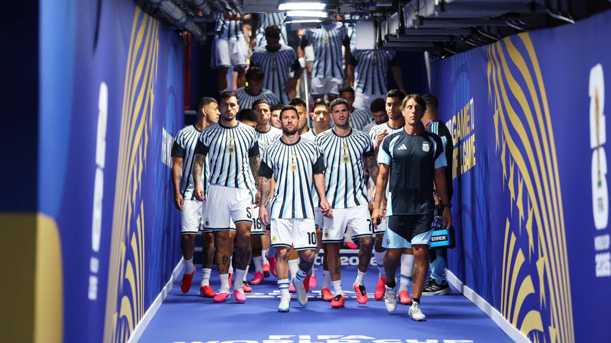 Who are the Commentators for Argentina vs Austria World Cup Match?