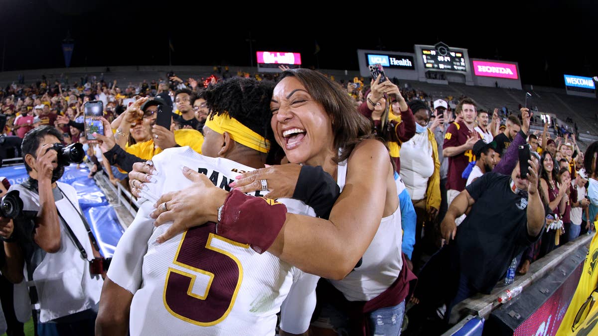 Jayden Daniels' Mom Is Getting Blamed For His Drama With LSU