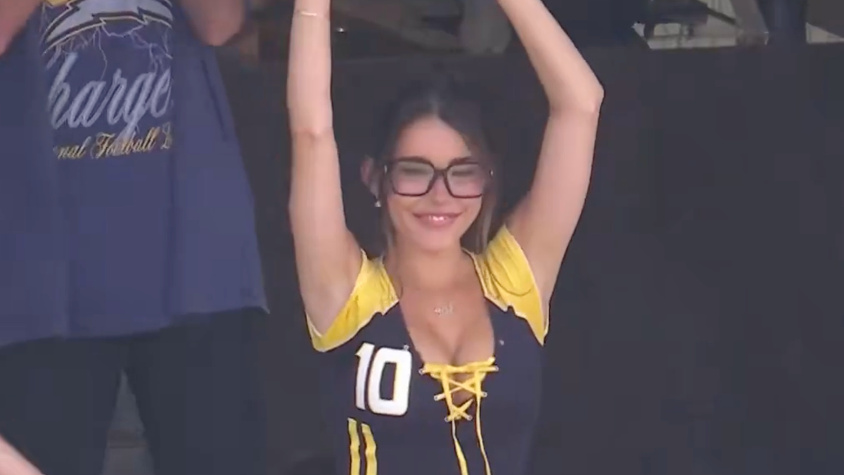 NFL Cameraman Under Fire For His Zooming In Sunday
