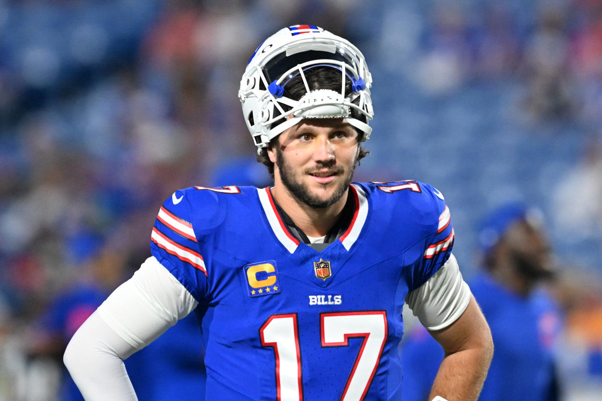 Josh Allen's Admission About Viral Photo of Wife Hailee Steinfeld