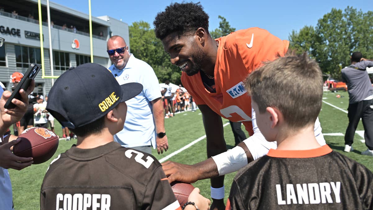 Shedeur Sanders Dealt Unfortunate Update as Browns QB1 Battle Intensifies