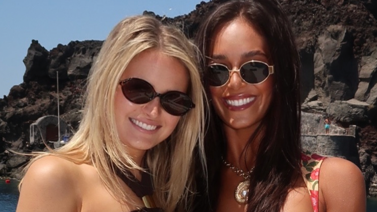 'Wow' - Cowboys Cheerleaders Stun With Swimsuit Photo