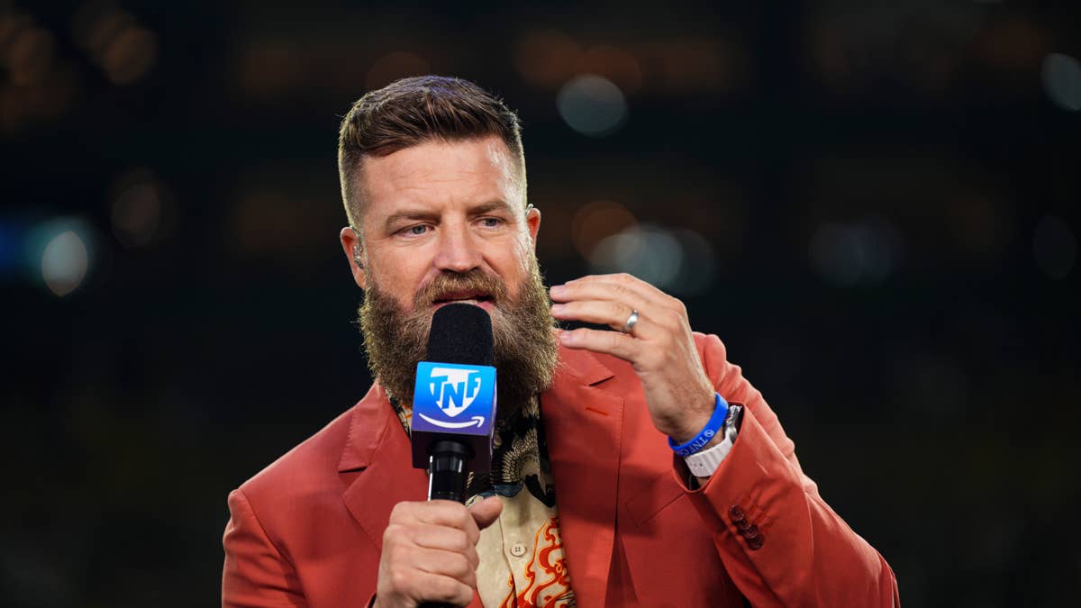 Ryan Fitzpatrick Predicts Deshaun Watson Will Lose Starting Job to Shedeur Sanders