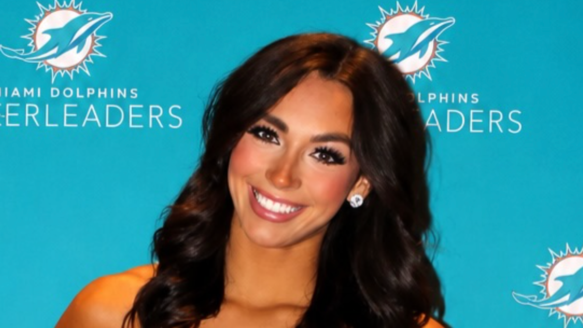 Photo of Dolphins' Newest Cheerleader Sends NFL Fans Into Frenzy