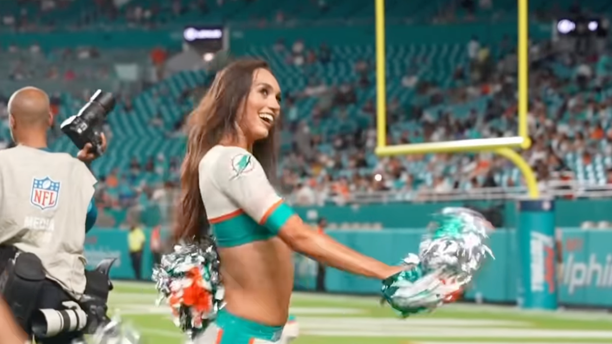 Dolphins Cheerleader Sends Fans Into Frenzy With Dancing Video Sunday