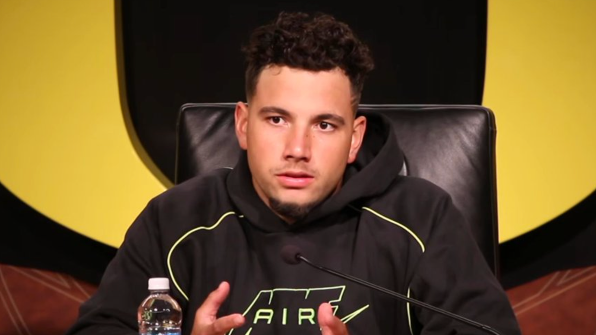 Dylan Raiola Showed All College Football Players How You Should React To Getting Benched