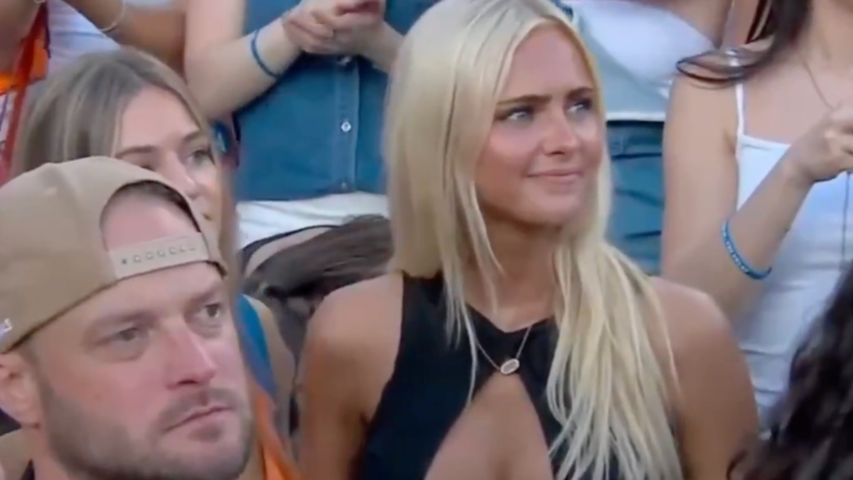 ESPN Cameraman Called Out For His Zooming In During Florida vs. Ole Miss