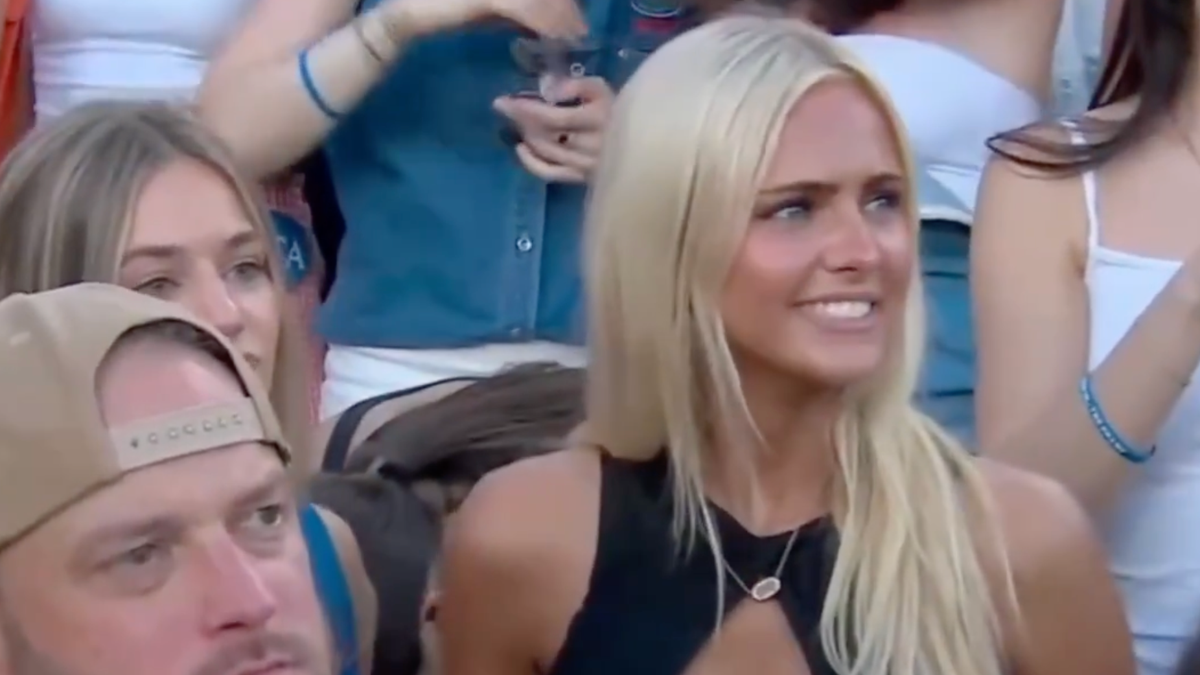 Peyton Blomquist, Fan Who Went Viral On ABC, Clarifies She's Single