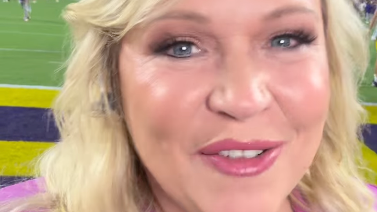 Holly Rowe Faces Backlash For Wearing 'LSU Colors' On ESPN