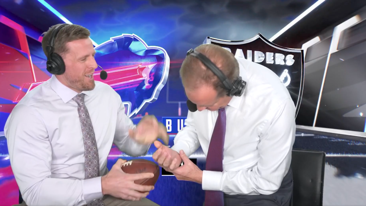 Jim Nantz Injured Himself During Sunday's Bills vs. Raiders Broadcast