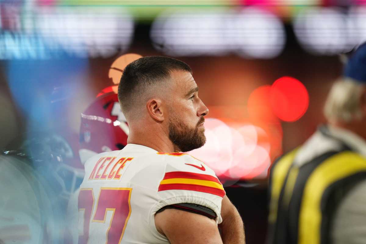 Chiefs' Travis Kelce Receives Special Gift After Signing Contract