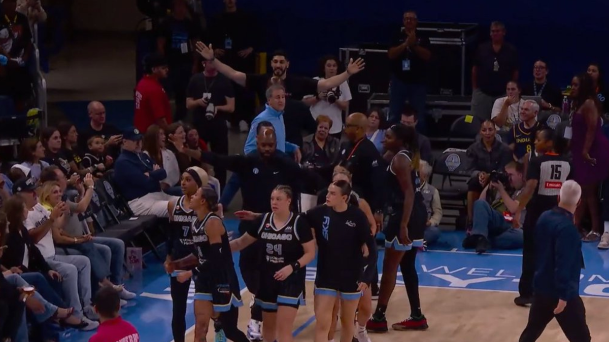 Video: Enes Kanter Gets Ejected From Sky vs. Fever Game