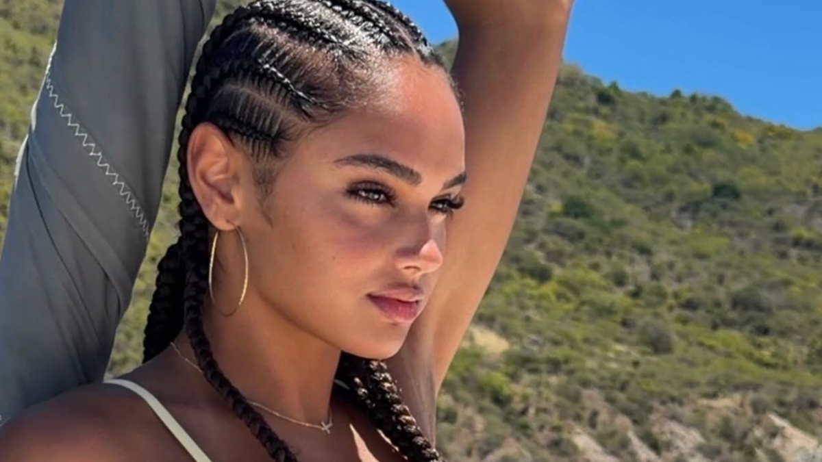 'Stunning' Knicks Dancer Turns Heads With Her Swimsuit Photo