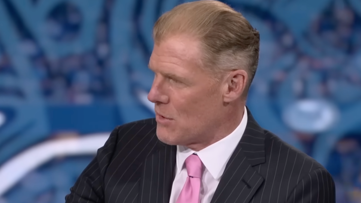 Alexi Lalas Accuses FIFA Of Major Bias After U.S. Red Card