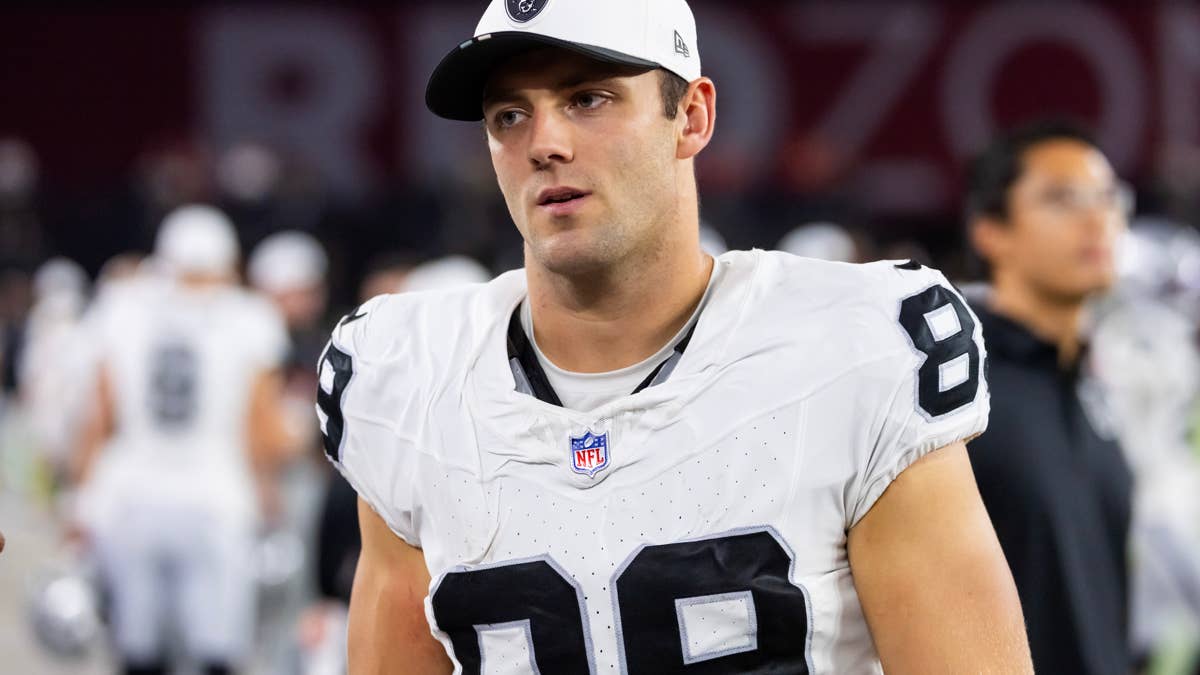 Raiders All-Pro Brock Bowers Dealt Concerning News Before Season Opener