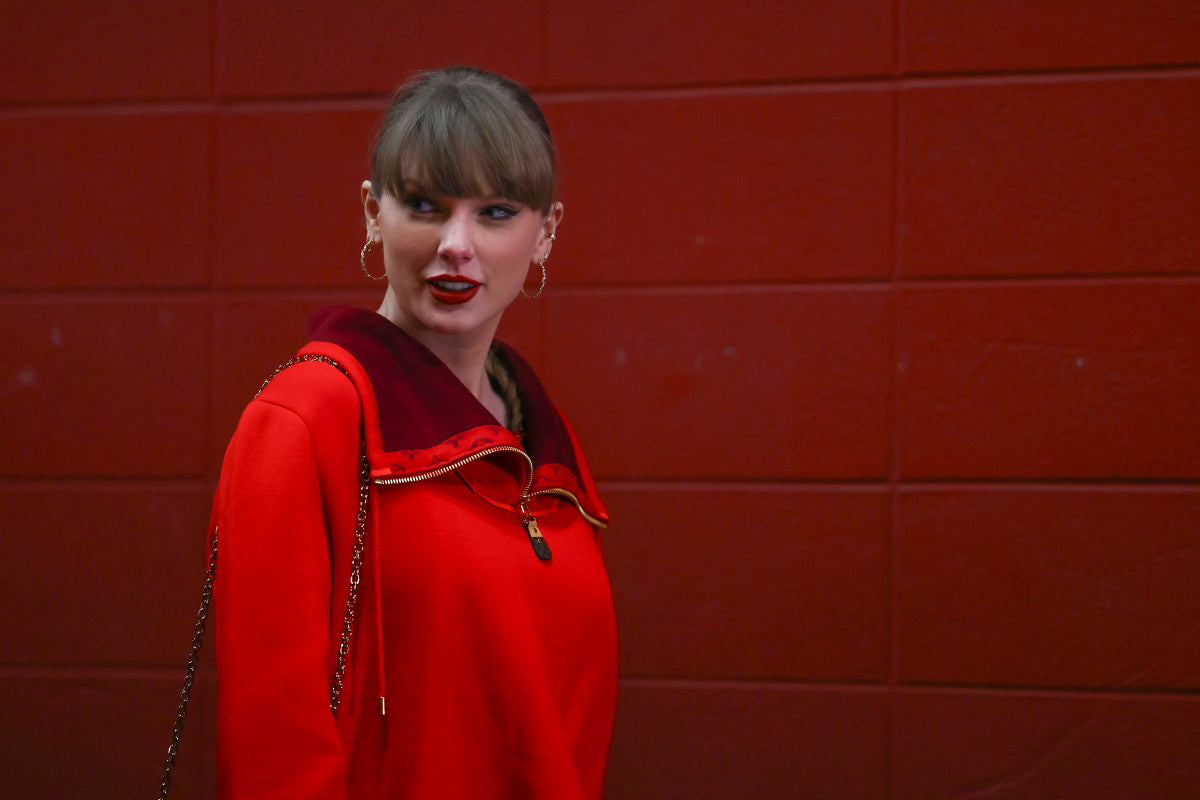 Makeup Free Photo of Taylor Swift Gets 4.3 Million Likes