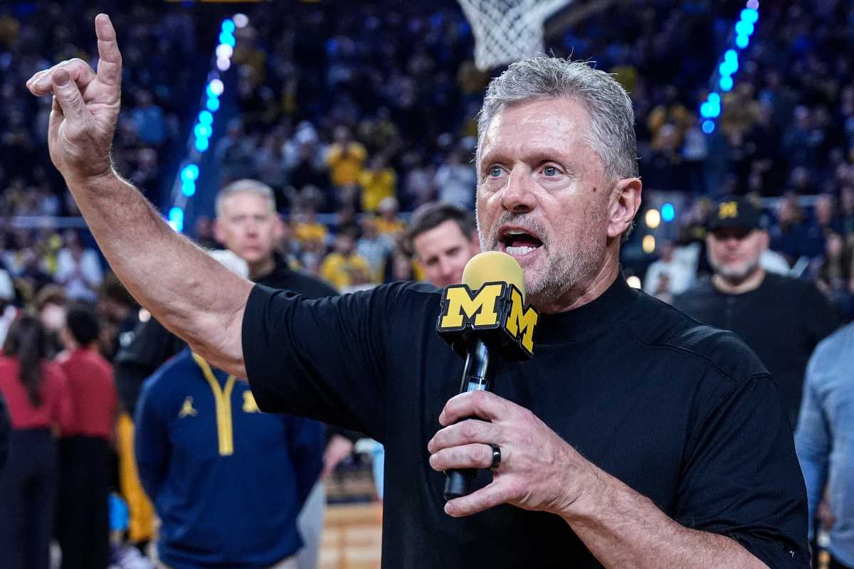 Michigan Predicted to Flip 4-Star QB From Big Ten Team
