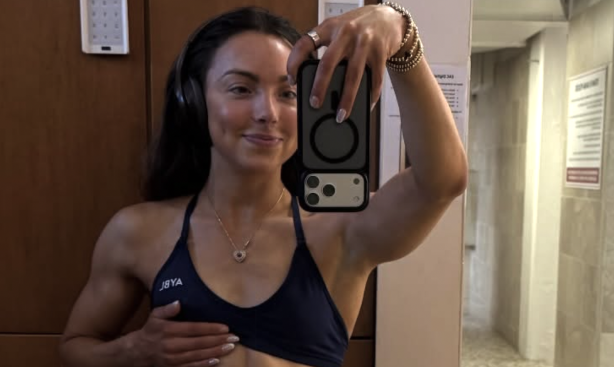Photo Of Michigan Cheerleader's 'Insane' Six-Pack Is Going Viral