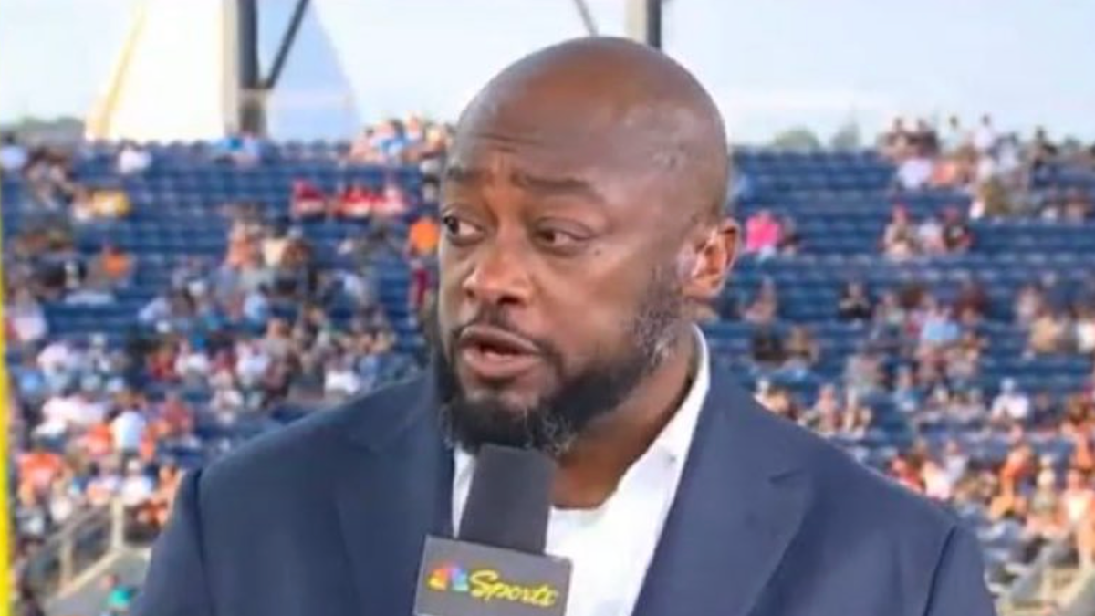 Mike Tomlin Had Classy Gesture For NFL Legend Chris Johnson During NBC Debut