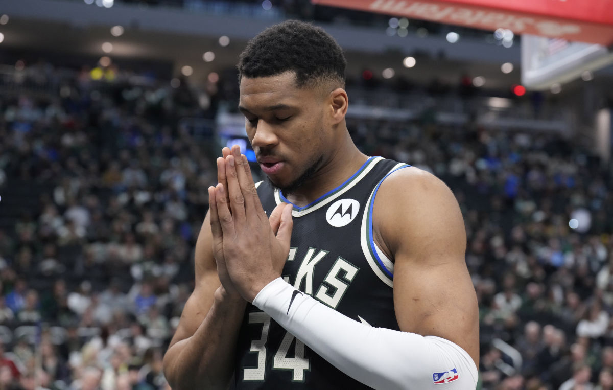 Giannis Antetokounmpo's Health Status 1 Month After Injury