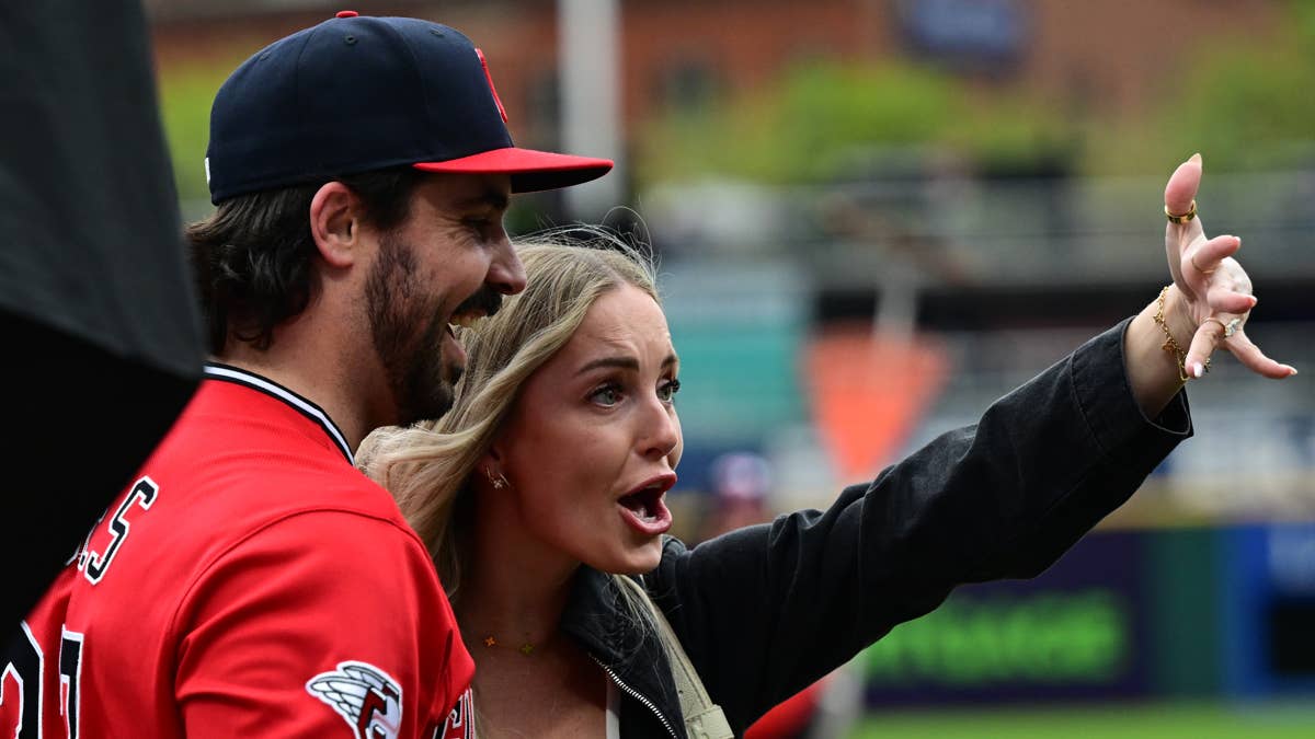 Austin Hedges Proposes to Girlfriend on Guardians Jumbotron After Win