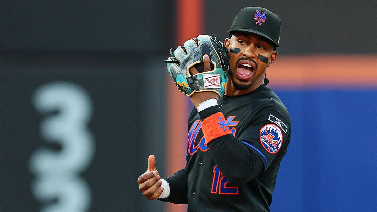 Embattled New York Mets Hear It From the Fans