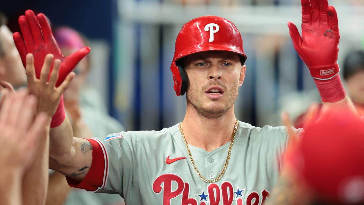 Diamondbacks Sign Suspended Outfielder to One-Year Deal