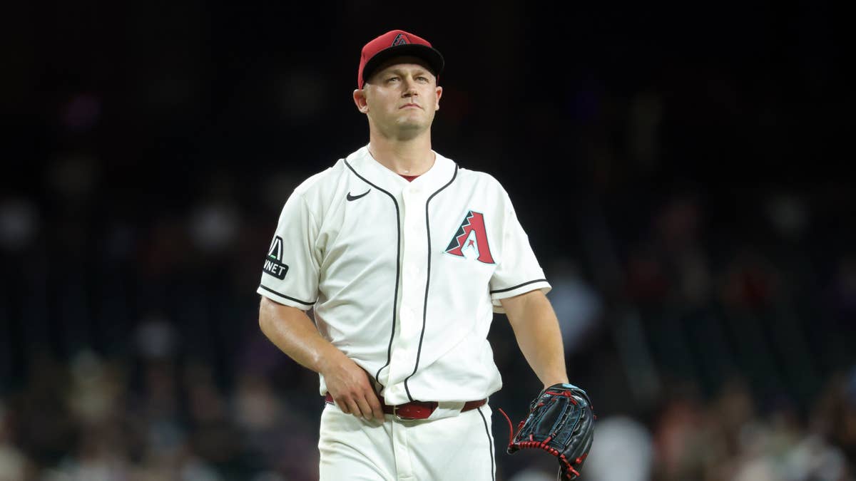 Diamondbacks Designate Former Elite Closer for Assignment
