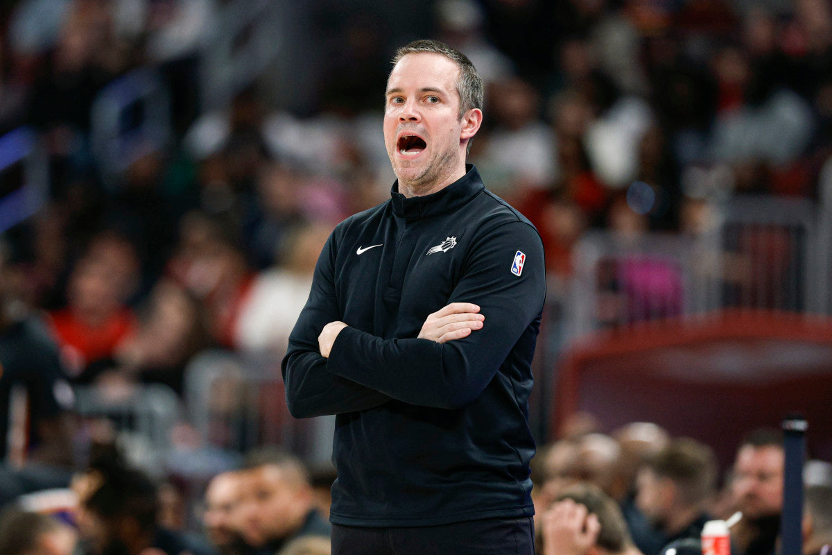 Suns Hit With Injury Blow as Two Starters Exit Mavericks Game