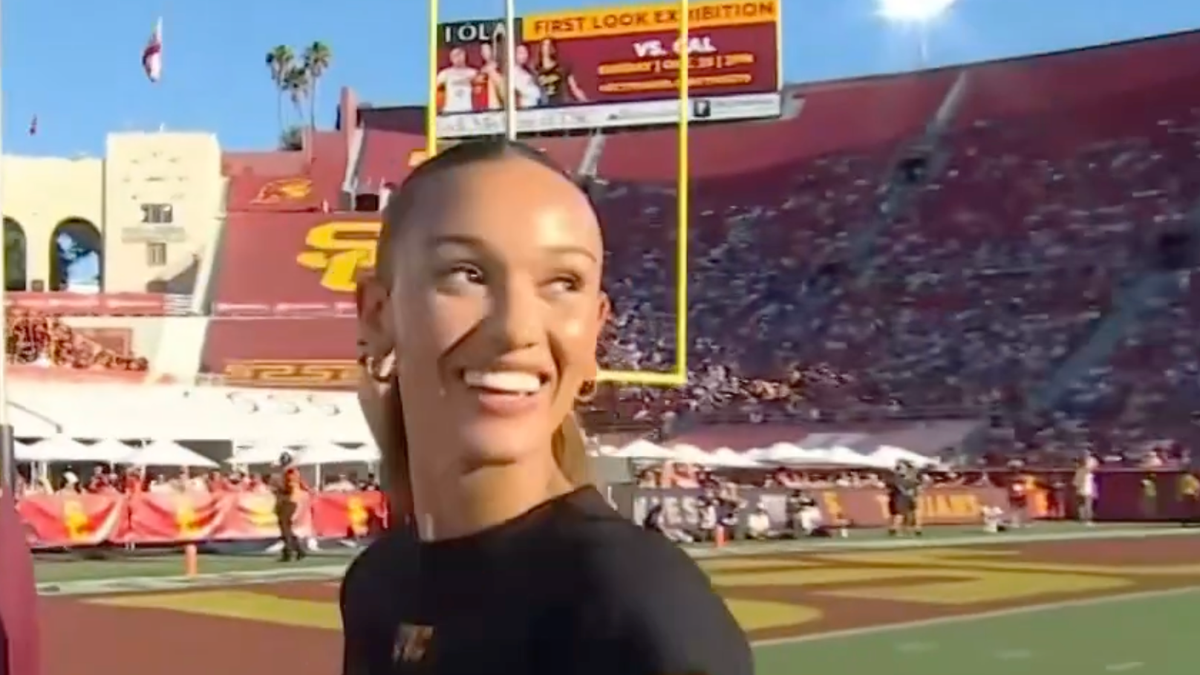 NBC Cameraman Gets Called Out For His Zooming In At USC