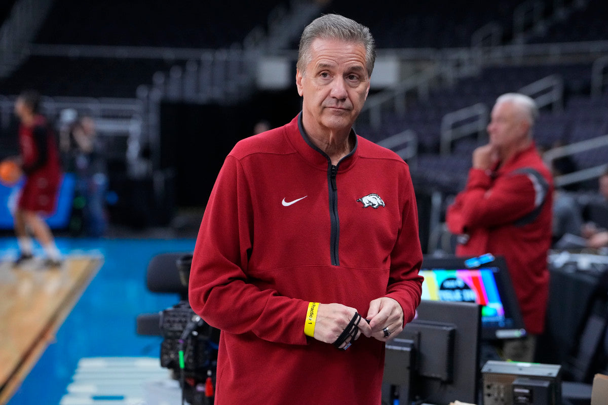 John Calipari Reacts to Death of Lou Holtz Amid College Basketball Season