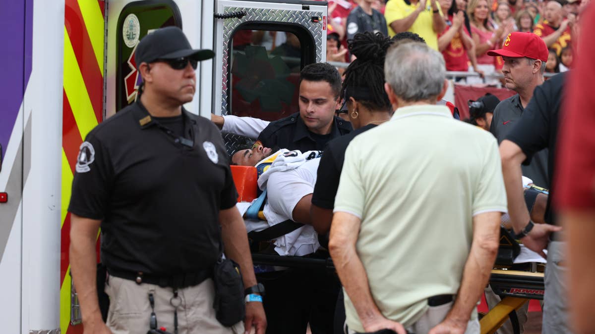 Oregon QB Dante Moore Hospitalized After Big Hit vs. USC