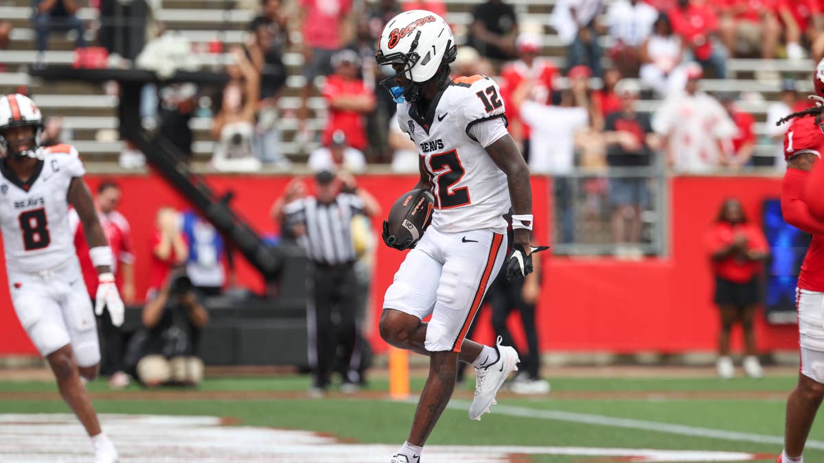 Top NCAA Wide Receiver Chooses 2027 Return Over Move