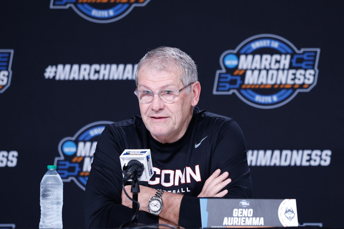 Geno Auriemma Issues Second Apology, But Basketball Fans Are Not Buying It