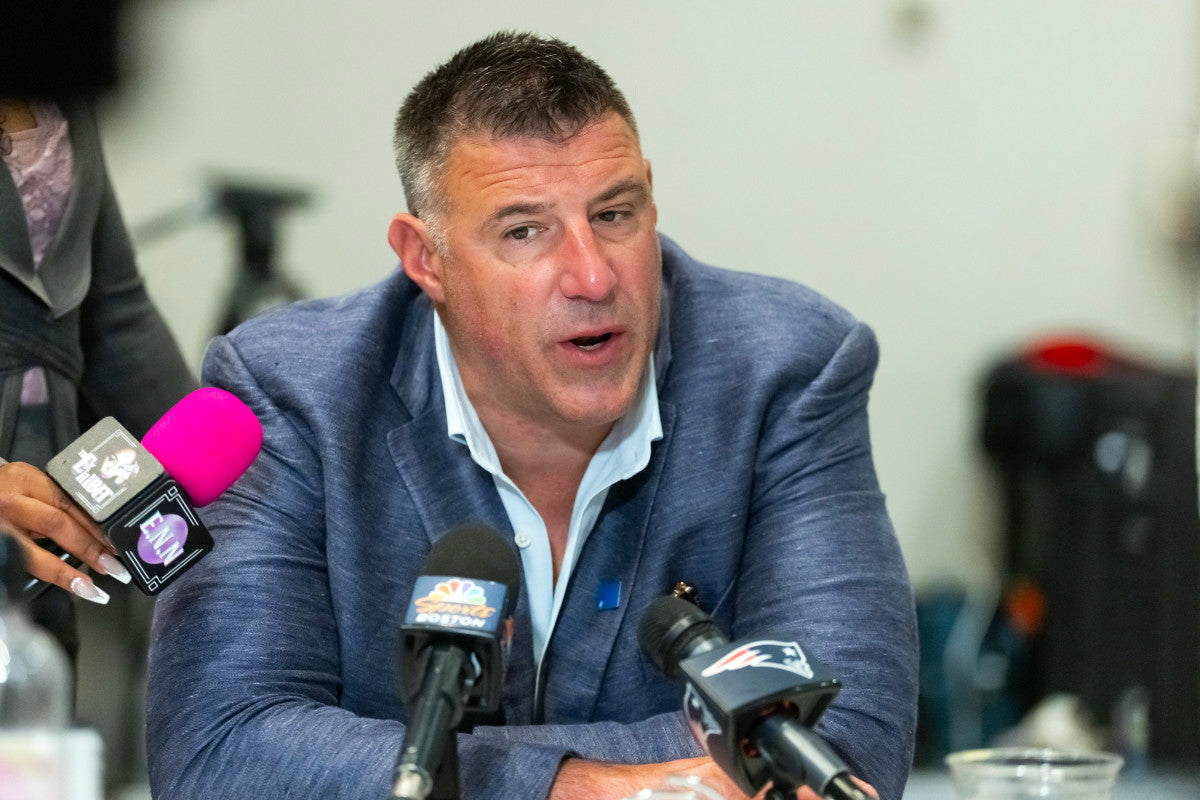 Mike Vrabel Sends Message on A.J. Brown Amid Trade Rumors