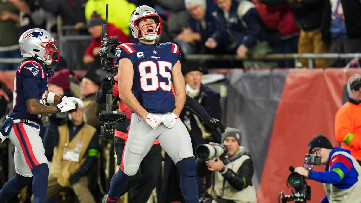 Hunter Henry Is Drake Maye's Security Blanket and the Patriots Need Him to Hold Up