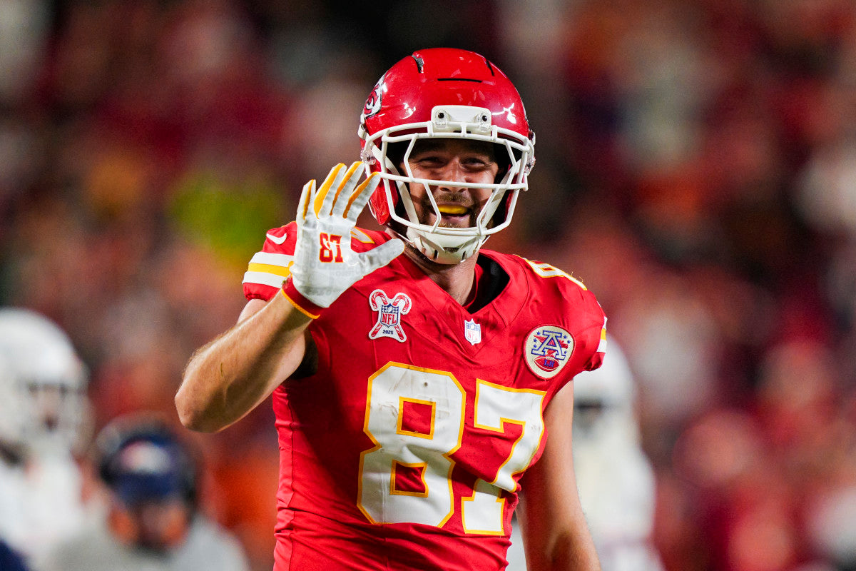NFL Fans React To Travis Kelce Returning To The Chiefs