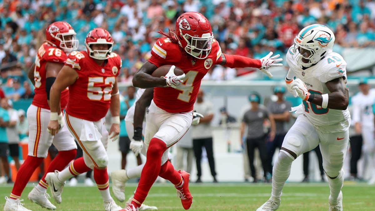 Kansas City Chiefs Starter Limps off the Field Sunday