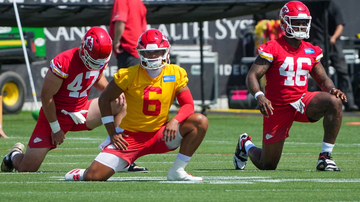 Video Of Justin Fields' Rough Training Camp Interception Has Fans Baffled