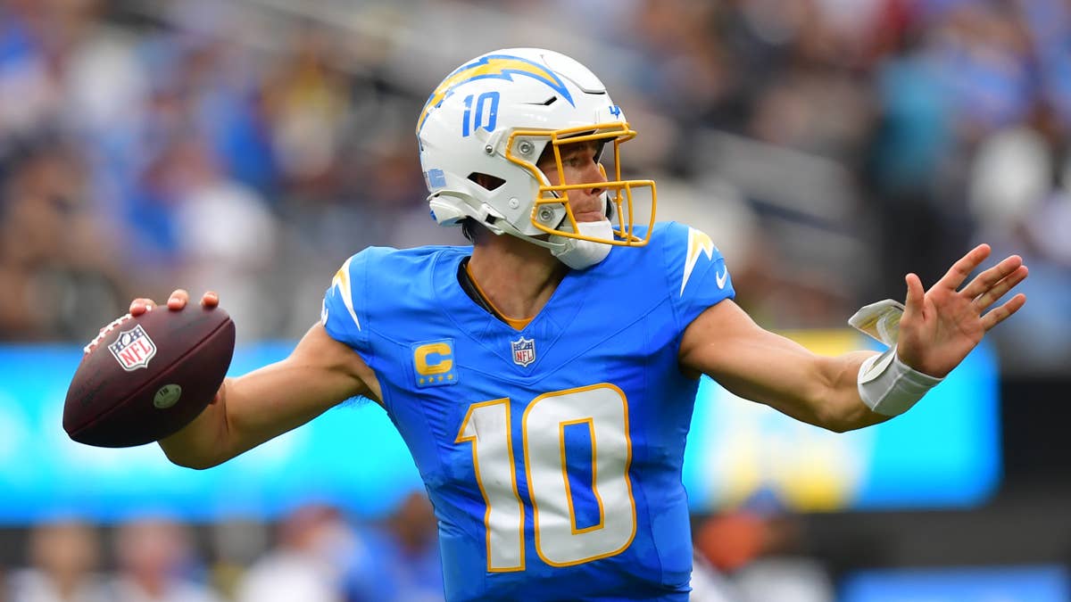 Phil Simms Urges Vikings To Trade For Justin Herbert