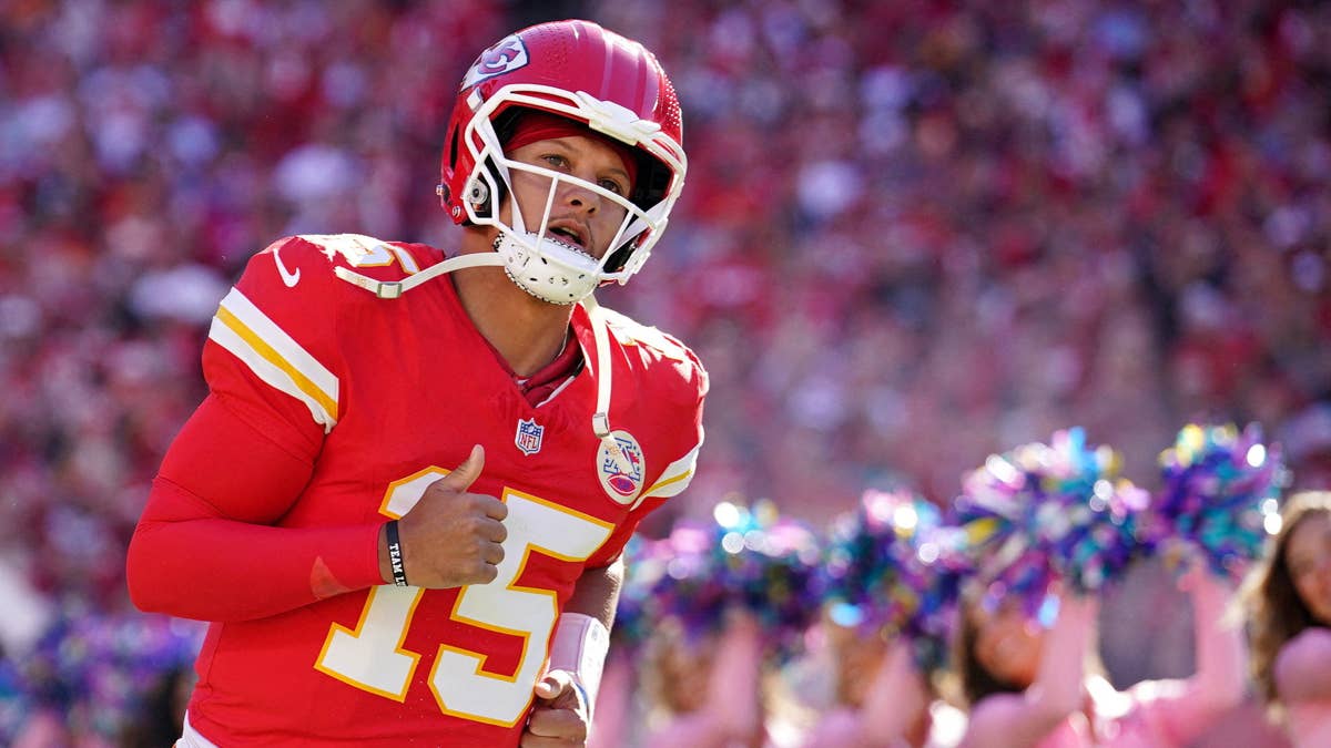 Patrick Mahomes Remained Unbeaten but Dropped in PFF's Quarterback Rankings for Week 7