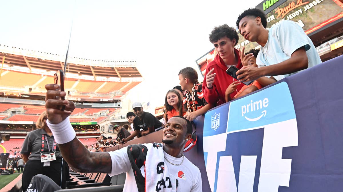 Browns Accused Of 'Staging' Deshaun Watson's Interaction With Fans