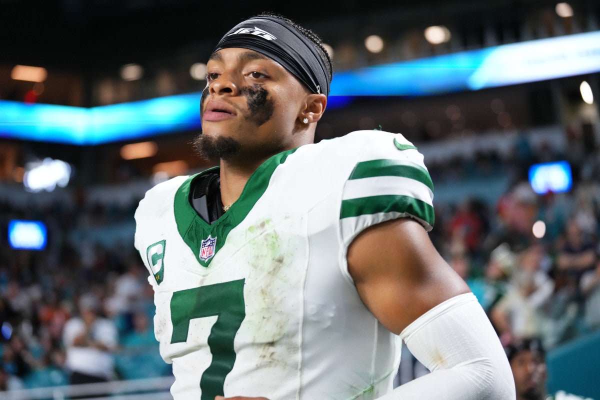 Jets’ Aaron Glenn Assigns Blame for Justin Fields Departure After 3-14 Season