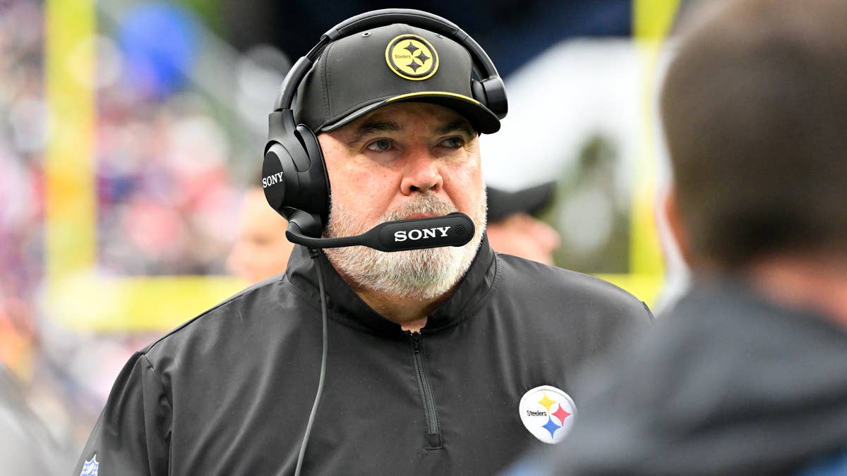 Steelers Coach Mike McCarthy Injured During First Half vs. Buccaneers