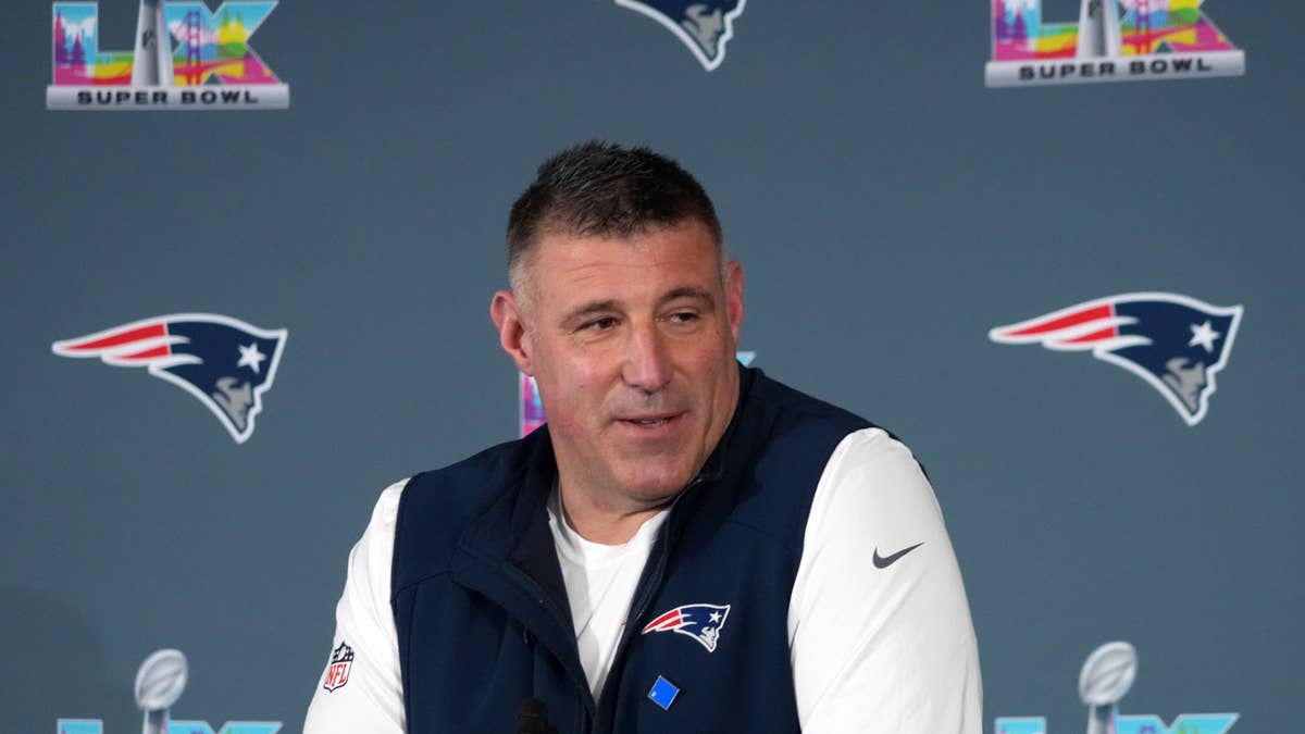 Patriots Fans Make Opinion Of Mike Vrabel Clear At Team Event