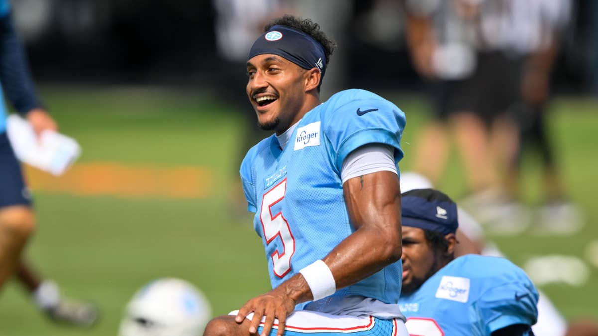 Titans' Wide Receiver Elic Ayomanor Returns to Action Following Injury Scare