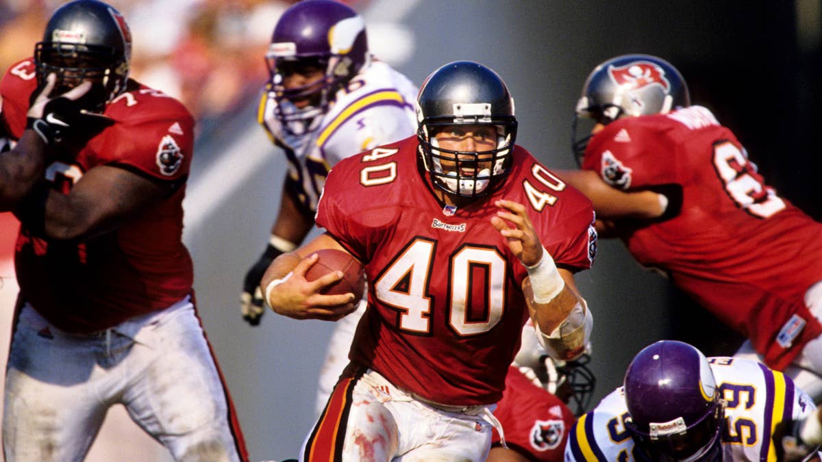 The NFL's Massive Shoulder Pads Could Be Making A Comeback